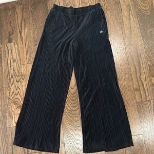 Alo Plisse pants size large